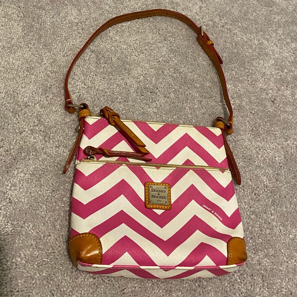 Zig zag Dooney & Bourke crossbody bag